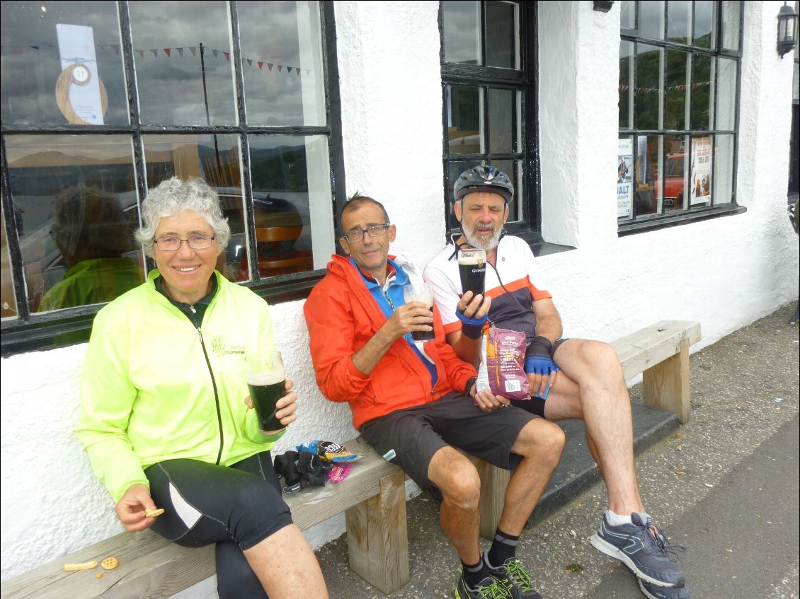 Ullapool : la bière face au large