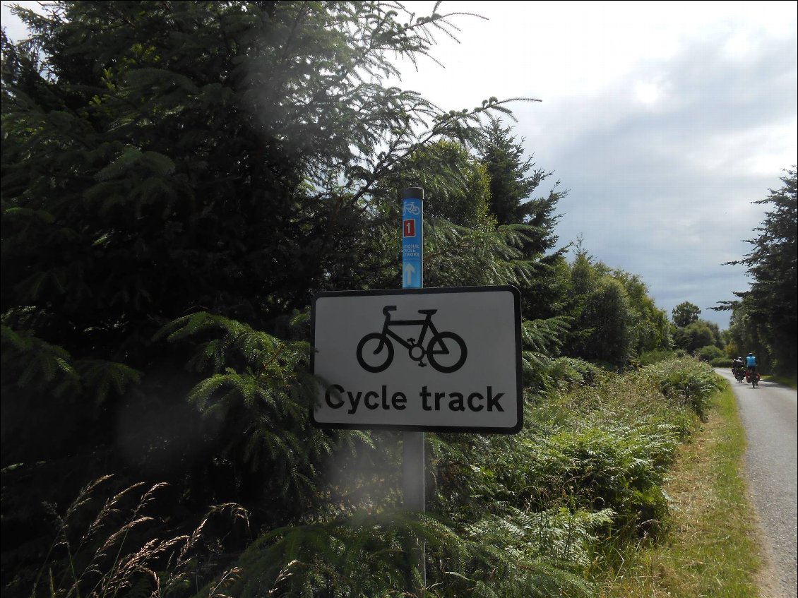 Cycle track en direction de Fortrose