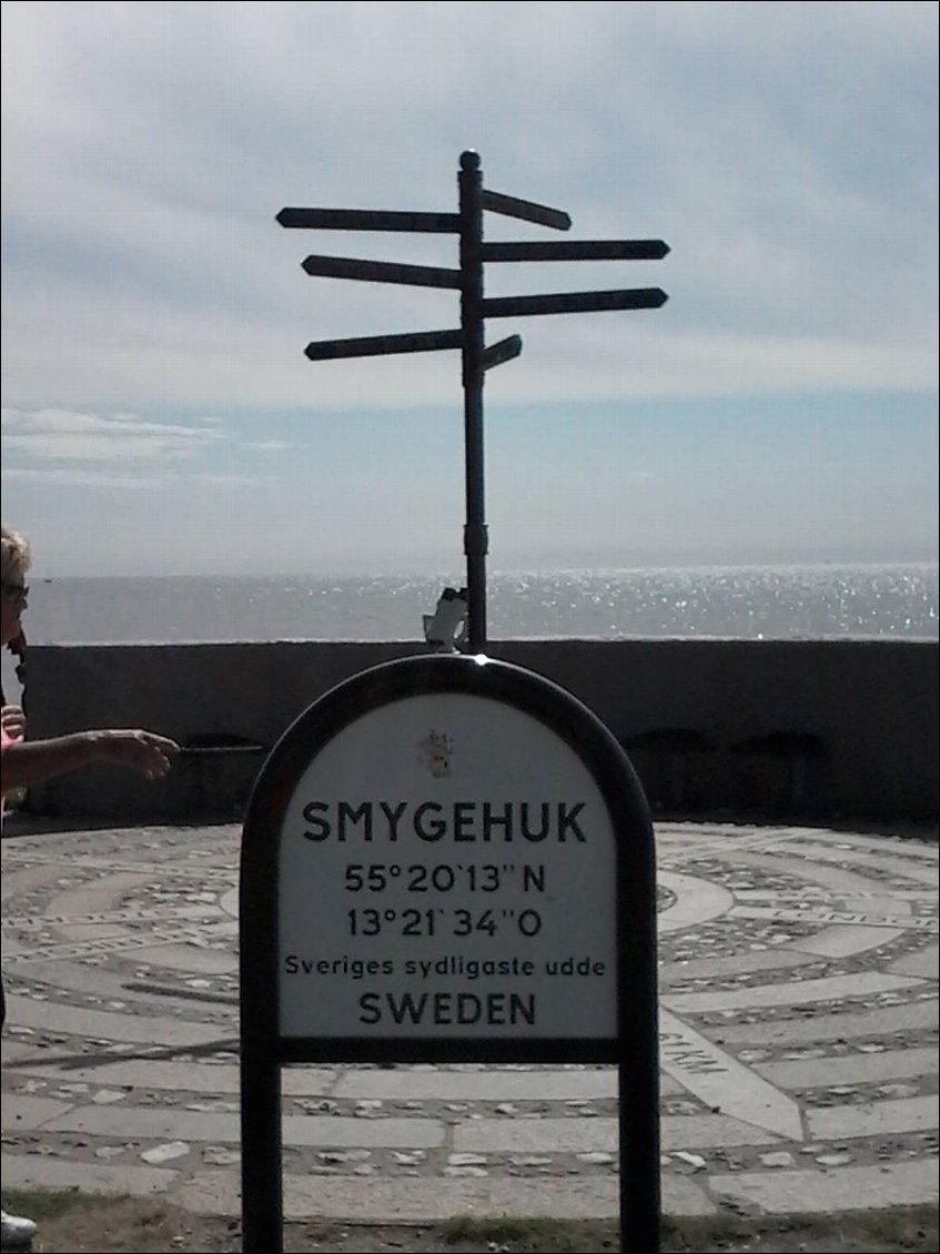 Le point le plus Sud de Suède à Smygehuk. Plus Sud que ça et c'est les pieds dans l'eau.