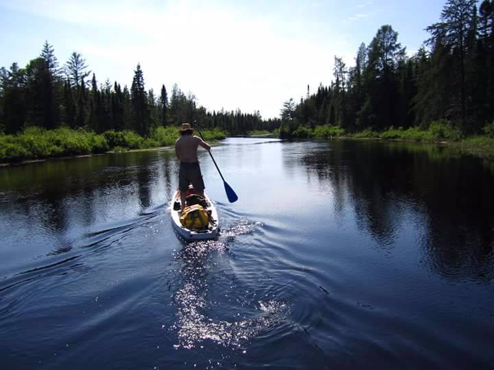 Rencontre de Paul, en train de descendre la rivière Outaouais en 'planche à pagaie', depuis sa source, 1270km.