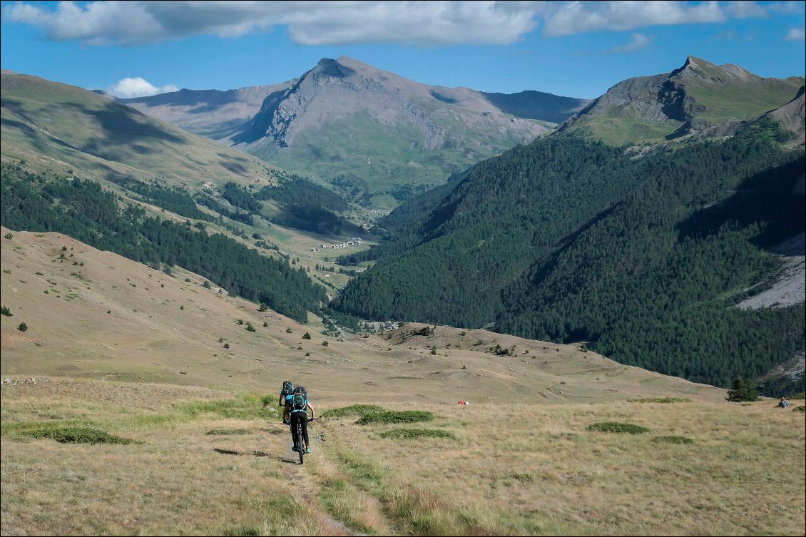 Belle descente très roulante vers le fond de vallée.