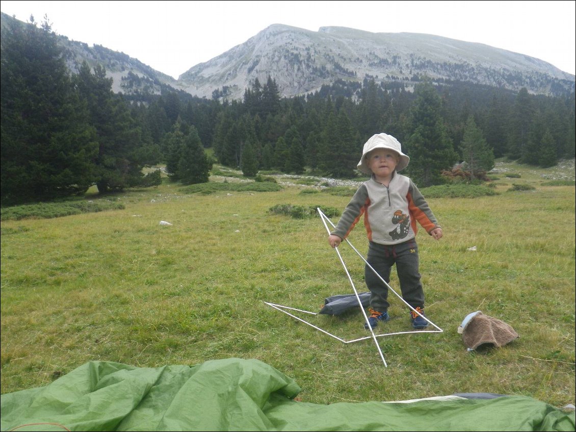 Montage de la tente par Thomas l'aventurier