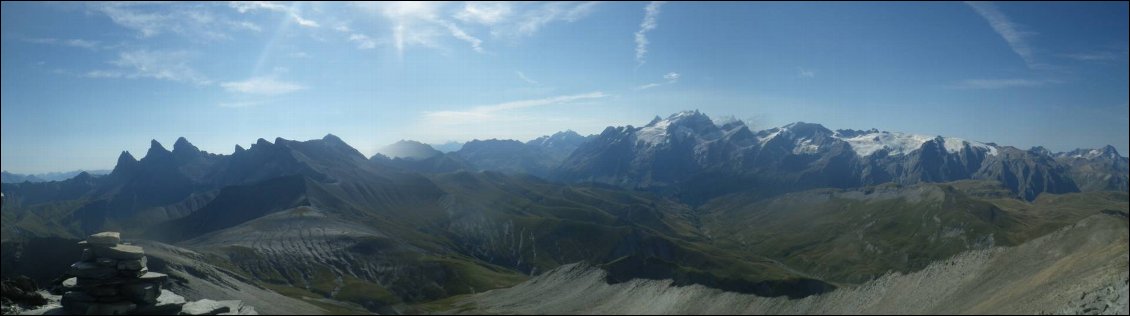 C'EST BEAU!!! Vu sur les aiguilles d'arves à gauche