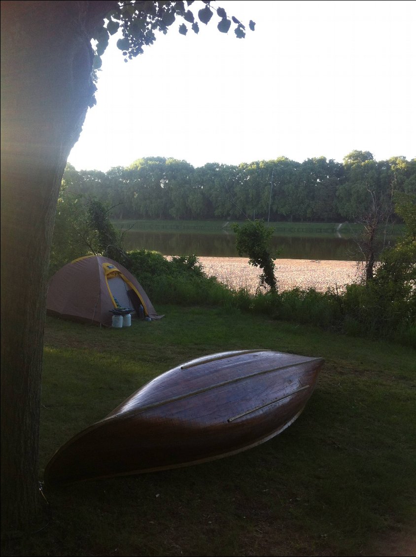 Et le repos des voyageurs... avec la mer de sable dans le fond!