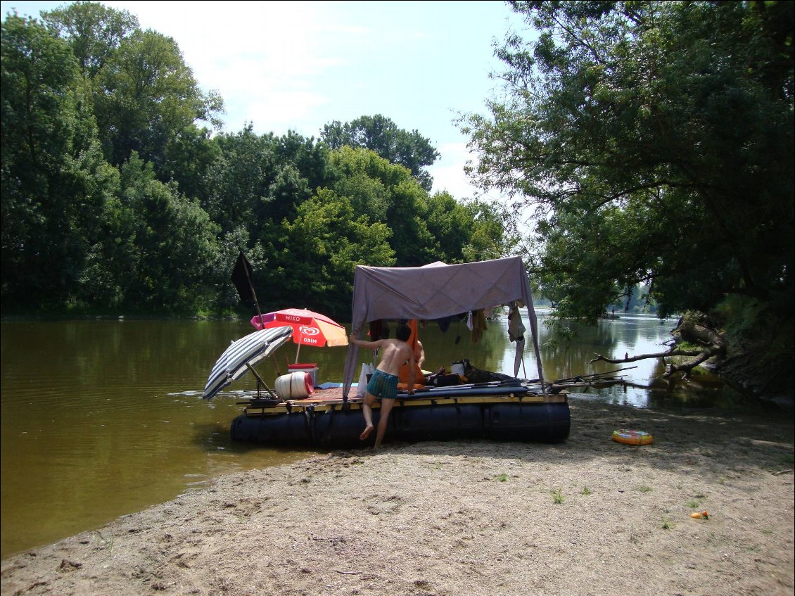 un bivouac sur '' l'île aux moutons"