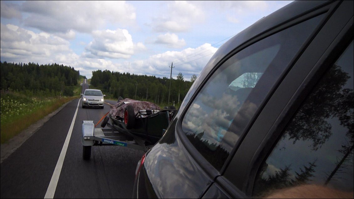 Nous reprenons la route après 4 jours et vu tout ce que nous avons vécus en si peu de temps, nous sommes un peu sortis de notre voyage, sans aucun regret.