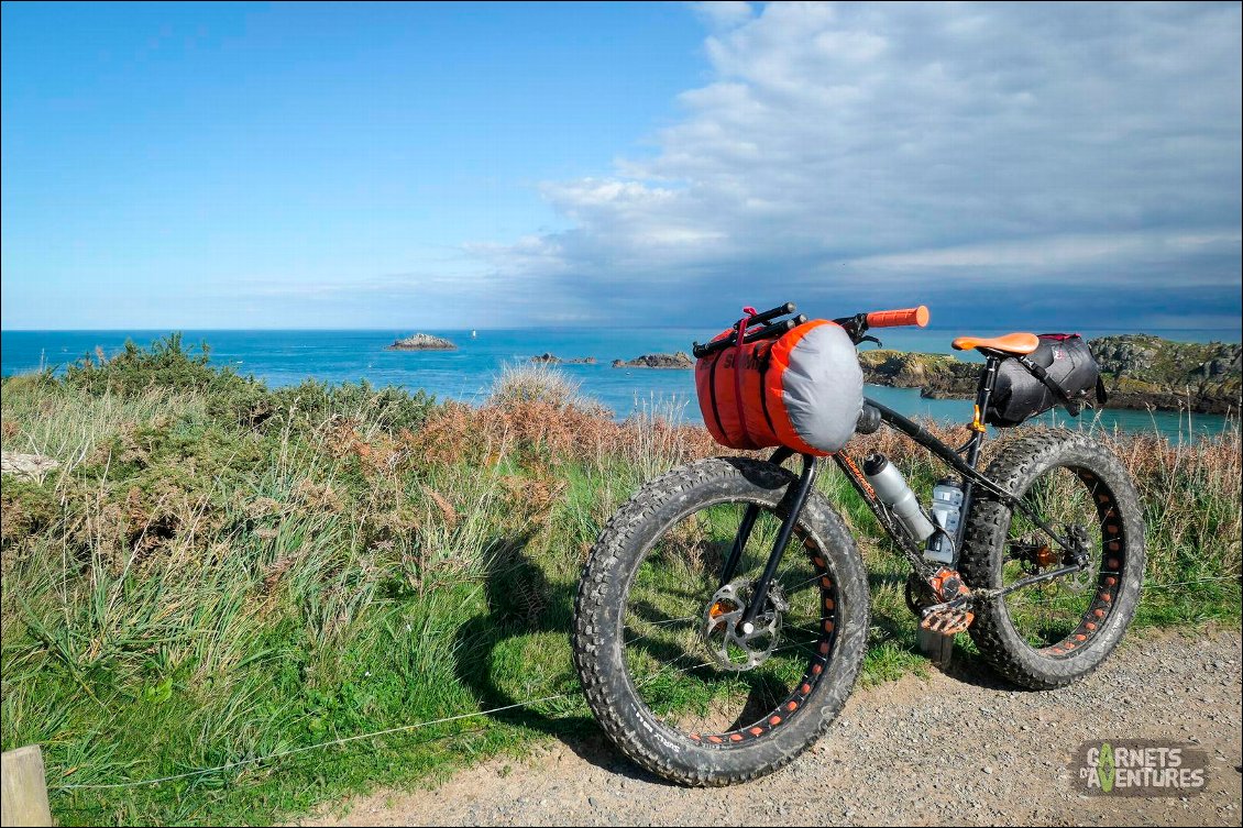 Pointe du Grouin.
Le beau temps chasse la perturbation : cette image résume à elle seule la rapidité d'un changement de météo !