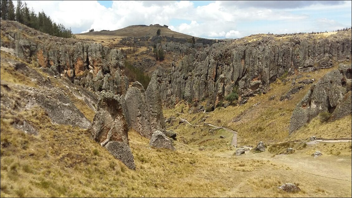 Bosque de piedra, Cumbe mayo