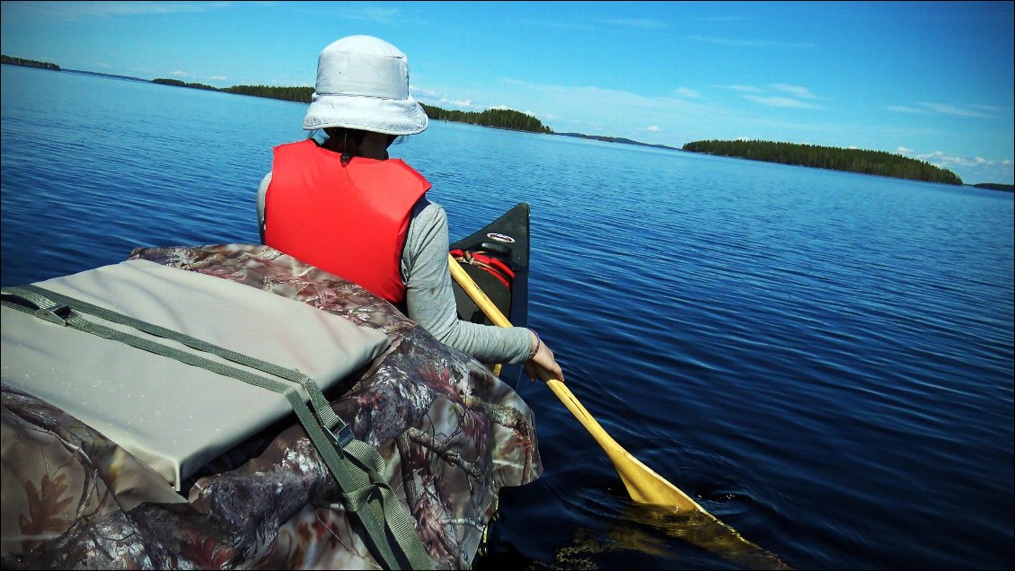 Puis nous avons remarqué que cela provoque toujours la question...."L'avez vous fait tomber dans l'eau ?!"....Oui bien sur !
Et nous avons aussi encaissé plusieurs crashs terrestres même après des mois d'entrainement : changer son environnement de vol c'est toujours déstabilisant.