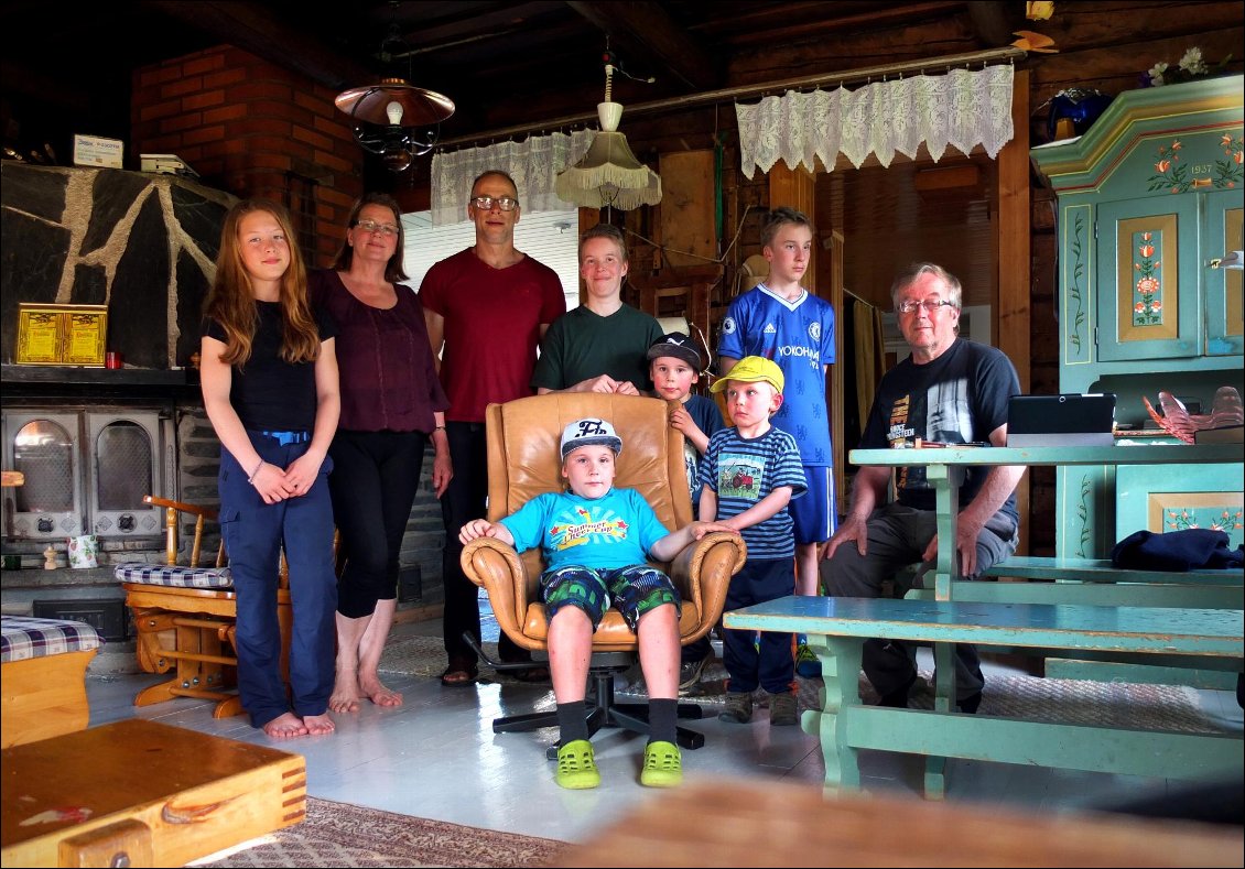 Une dernière photo avec Eero, Mirja, Paula et ses 4 enfants. Eero m'a aussi présenté son fils qui vit dans son ancienne maison !