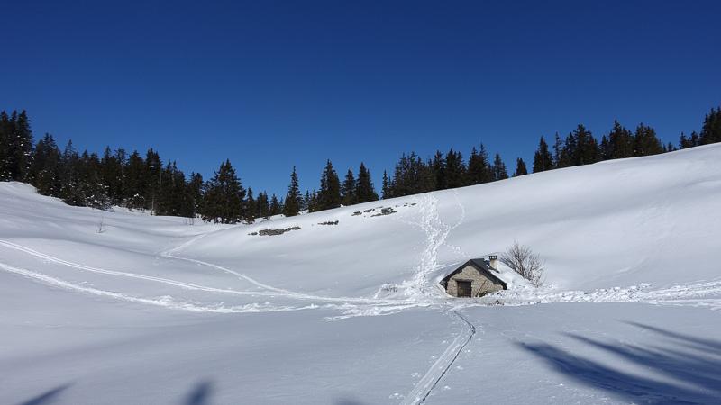 Cabane de Tiolache du Milieu / 2 places. Faut pas arriver trop tard....