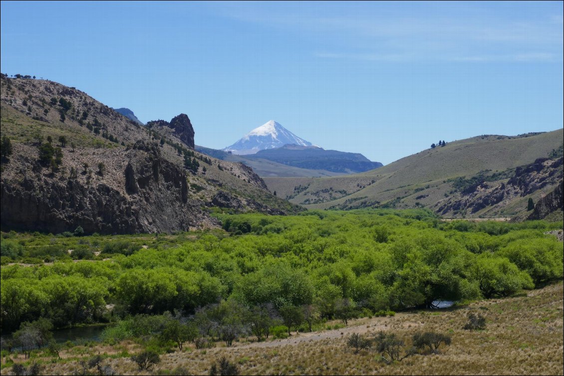 Approche du volcan Lanin.