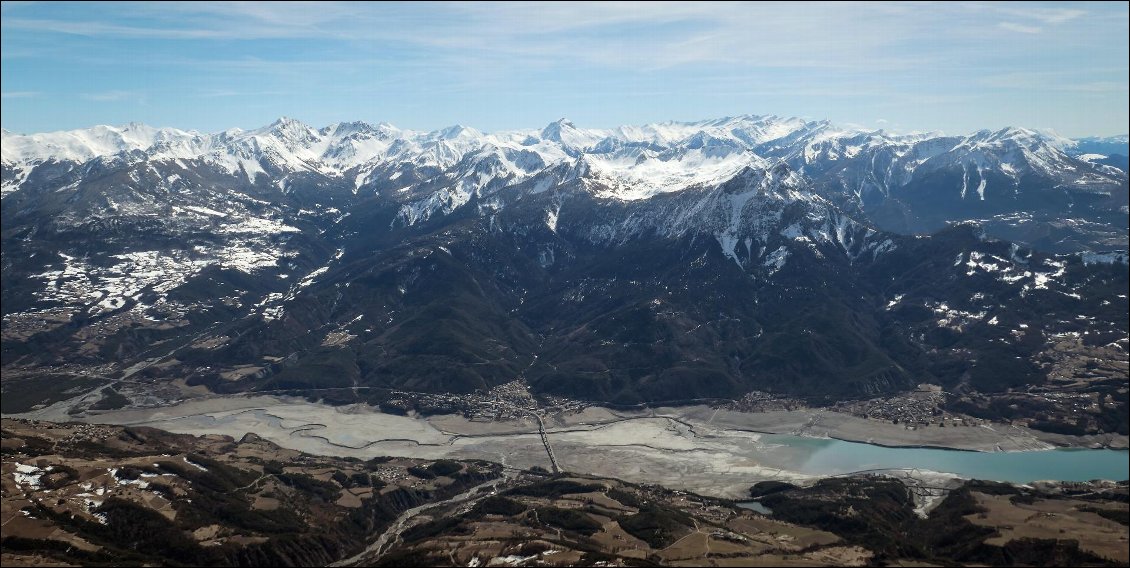 Le lac de Serre Ponçon, bien bas