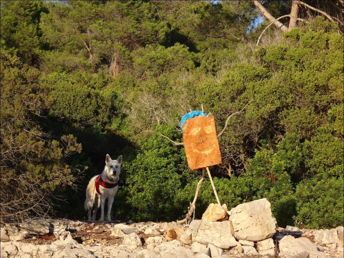 Joon valide l'endroit pour un bivouac sur l'otok Male Orjule.