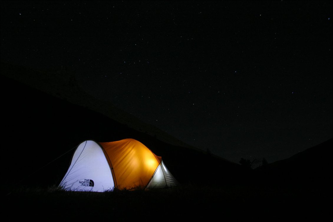 18# Emilie BRAY.
Bivouac étoilé au col du Noyer au cours d'un voyage itinérant avec des parapentes en Isère.