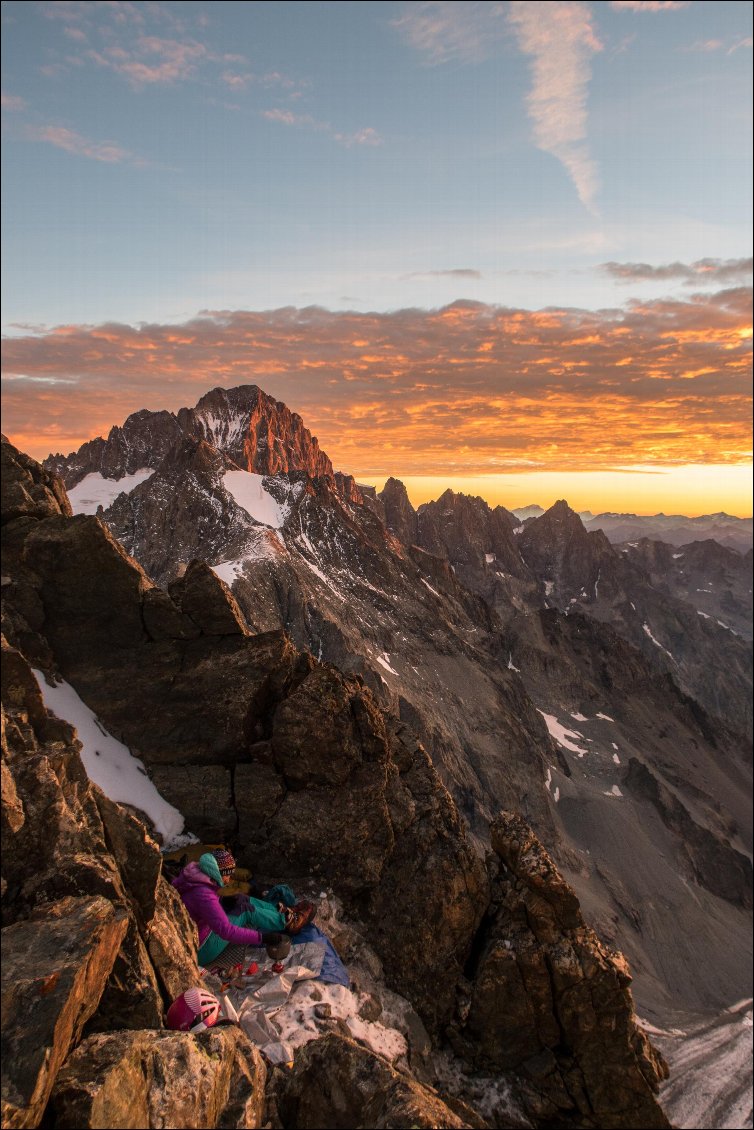 6# Robin BONNET
Bivouac à la tour du Géant (3618m) durant l’ascension de l'arête de Coste-Rouge à l'Ailefroide, Écrins.