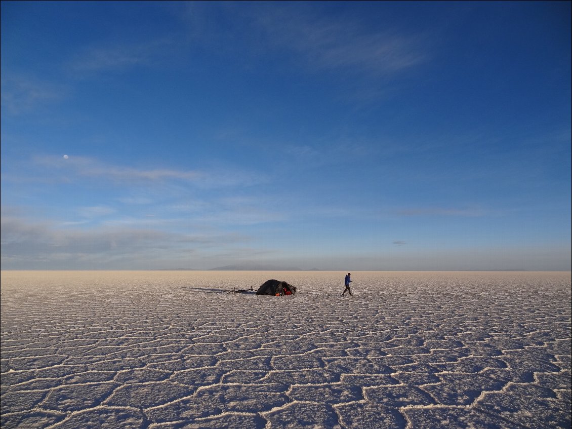 29# Jean-Christophe DEVOUASSOUX.
Lumières du soir sur un bivouac au milieu du salar d'Uyuni (Bolivie).