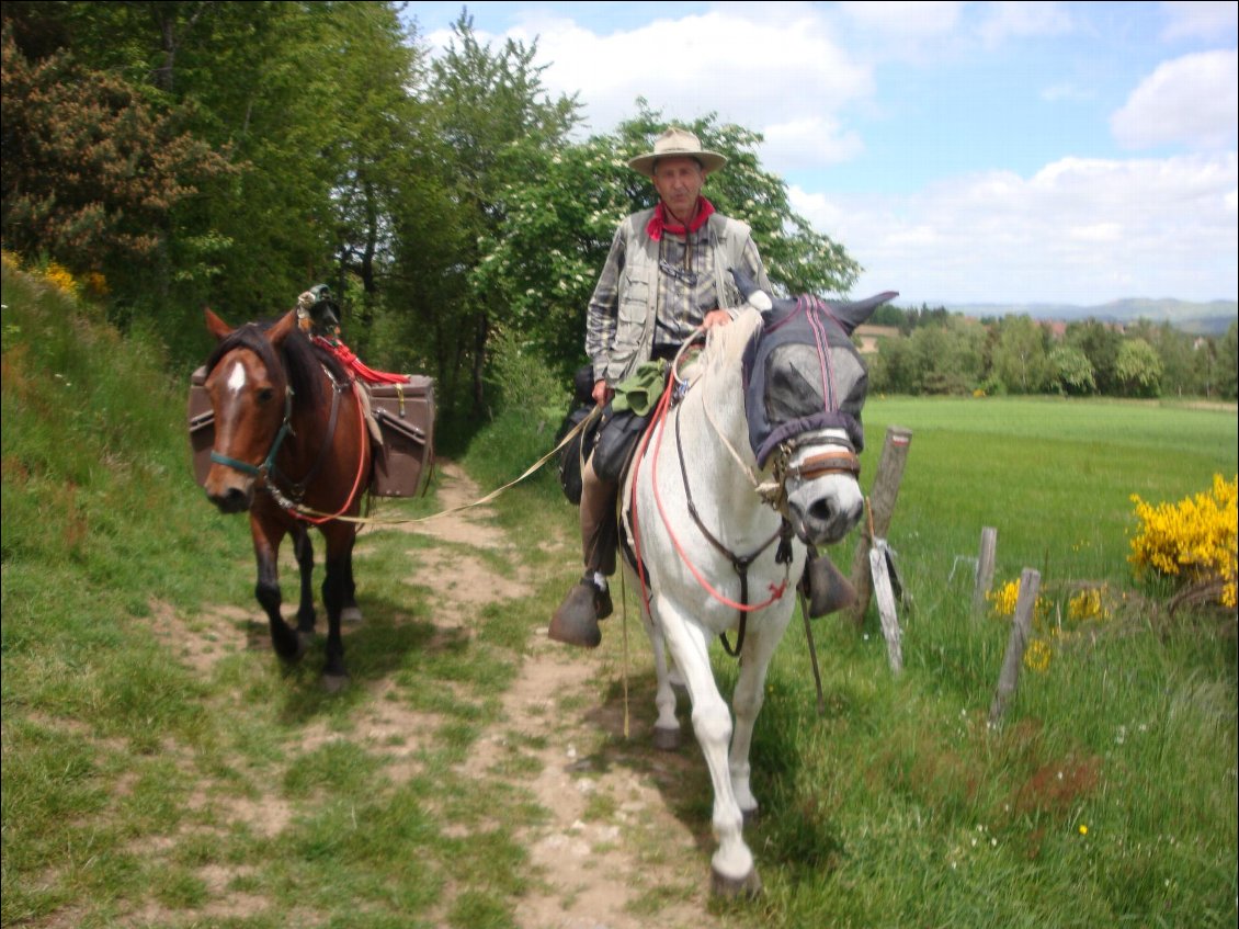 Hermano (brave cheval de selle) et Étoile (la porteuse de bagages)