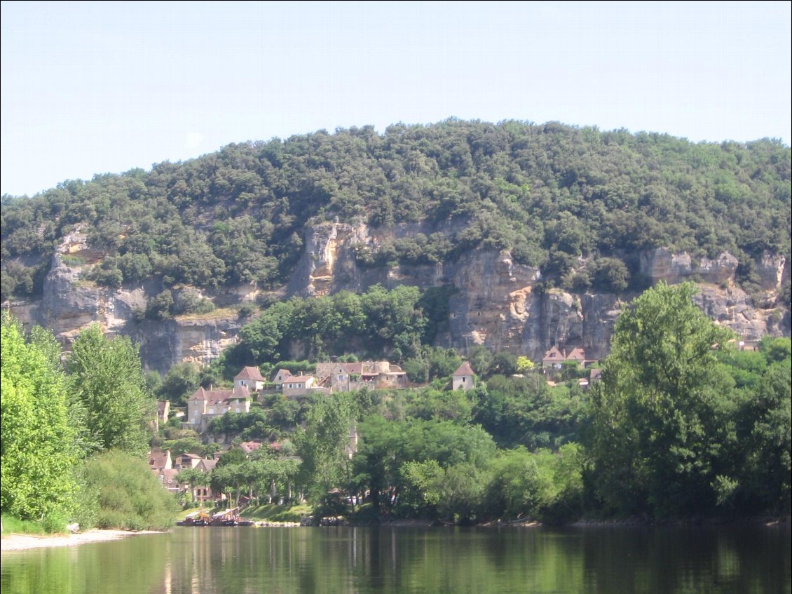 La Roche-Gageac, village troglodyte charmant