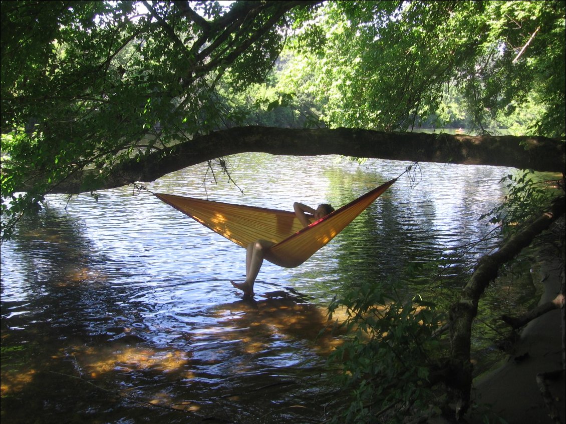 Une sieste les pieds dans l'eau