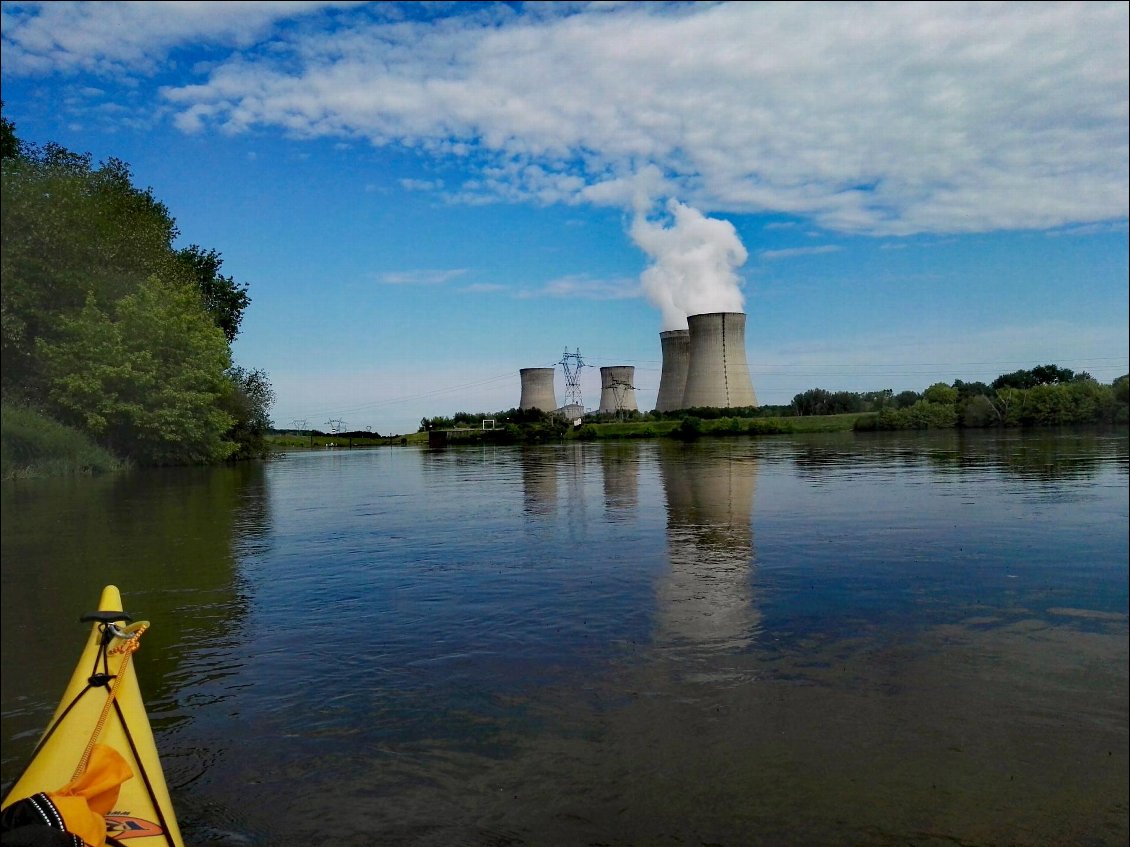 Centrale nucléaire de Dampierre-en-Burly en approche