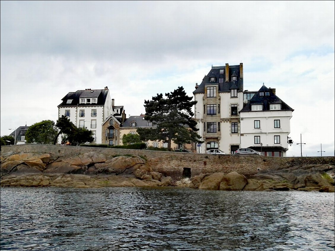 Concarneau. Quai de la Croix