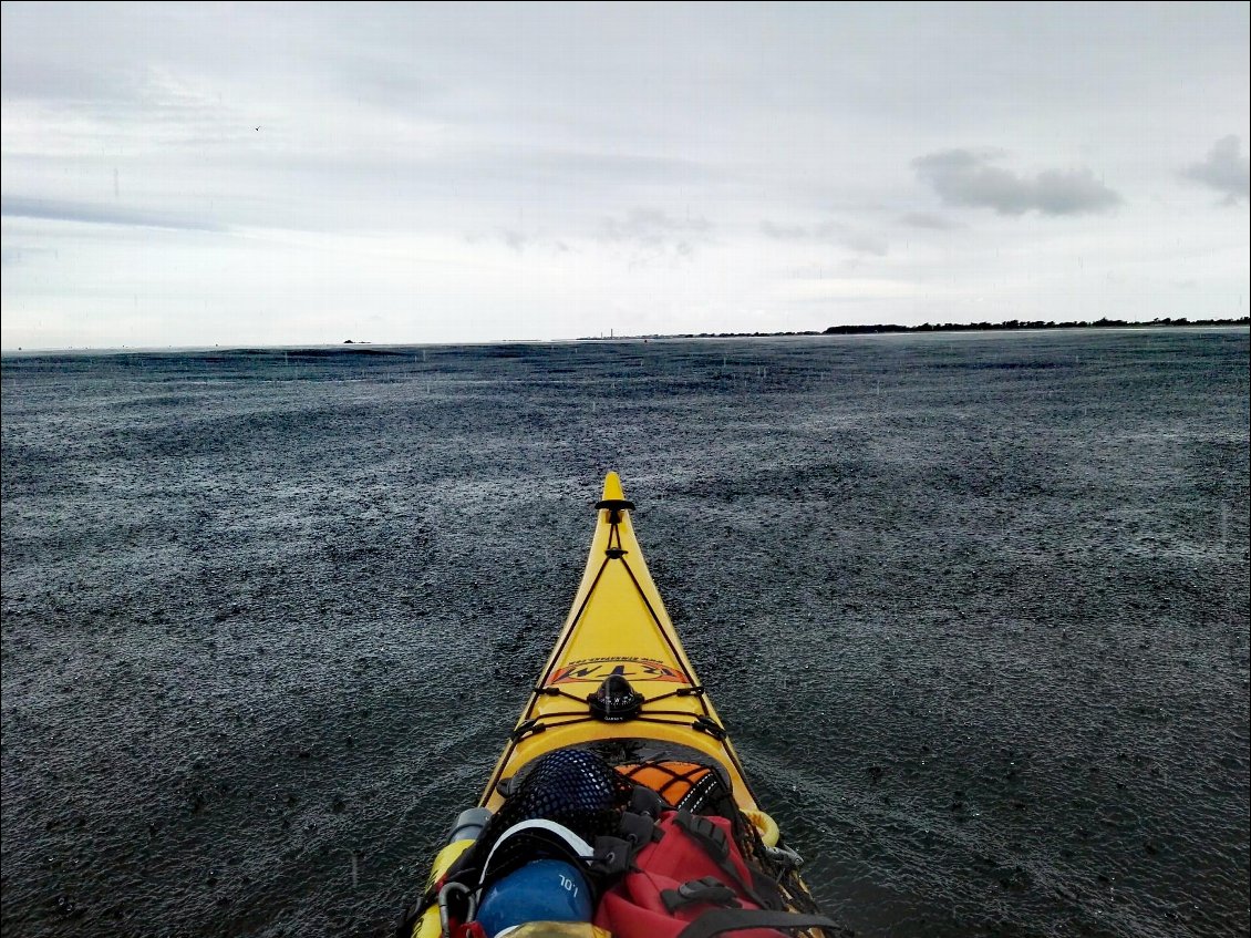 Au loin, le phare d'Eckmülh