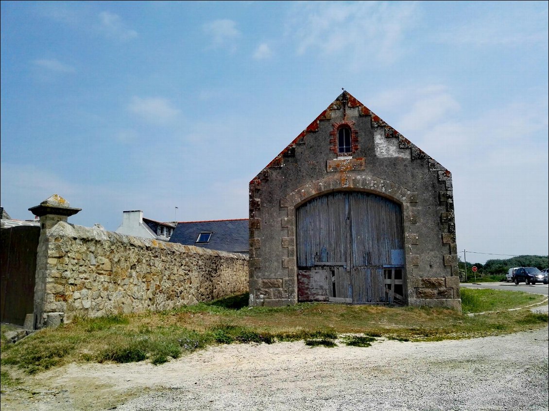 Port du Loch. Ancien hangar de la station de sauvetage en mer