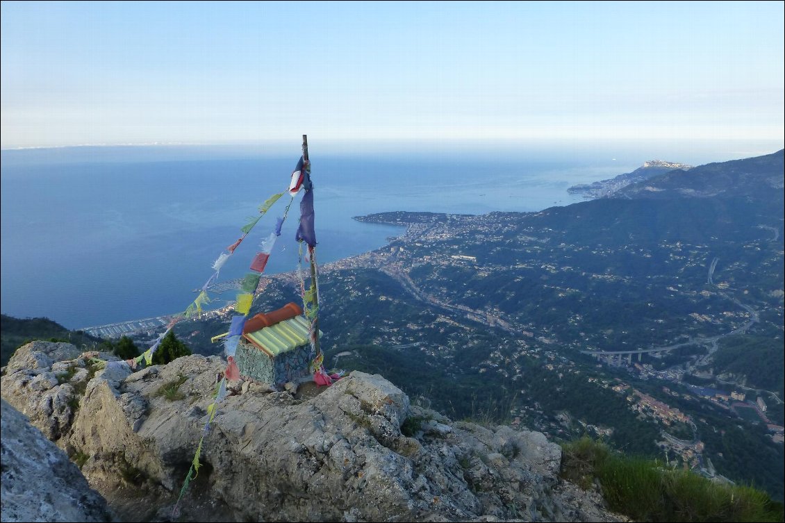 Au col du berceau un petit point de vue à 5 mn de marche coté France