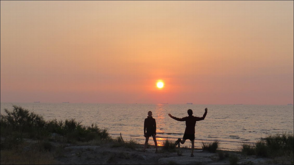 Lever de soleil sur la Mer Adriatique depuis l'île de Pellestrina