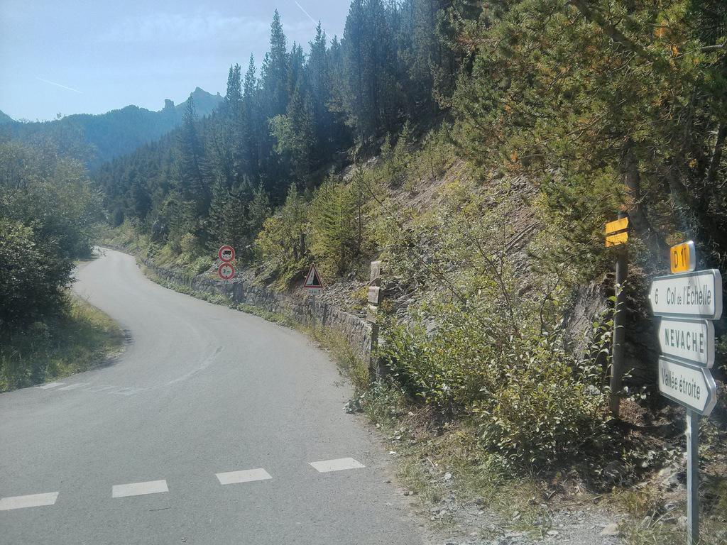 montée au col de l'échelle