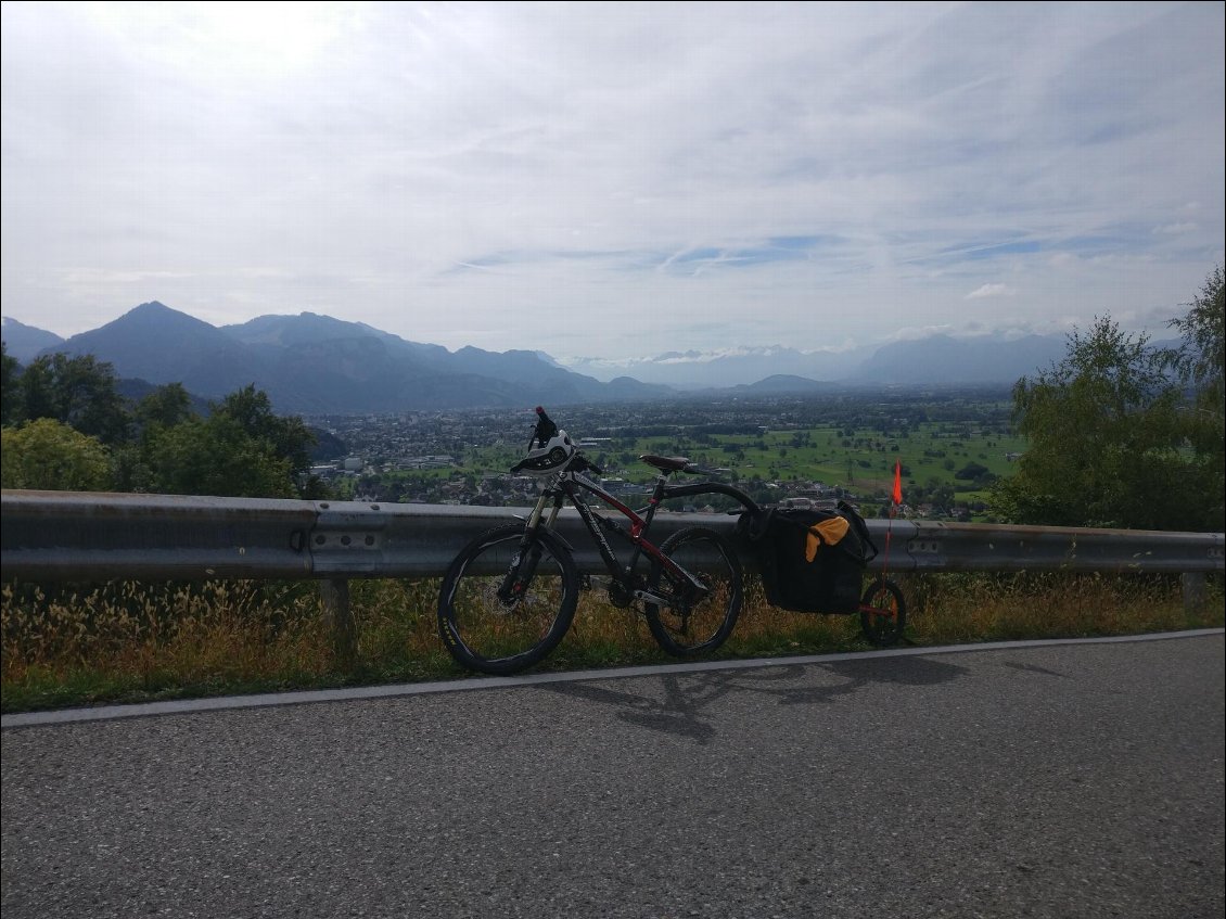 Je quitte la platitude des abords du lac de Constance