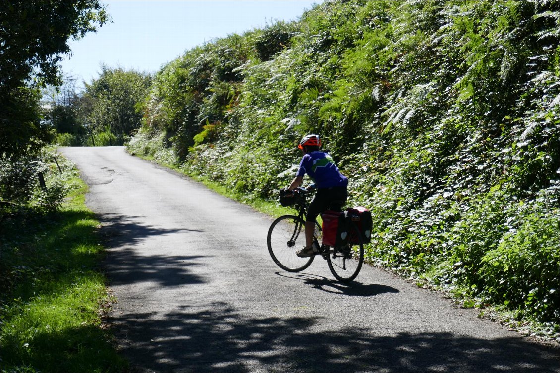 La petite route de crête avant Pola de lena