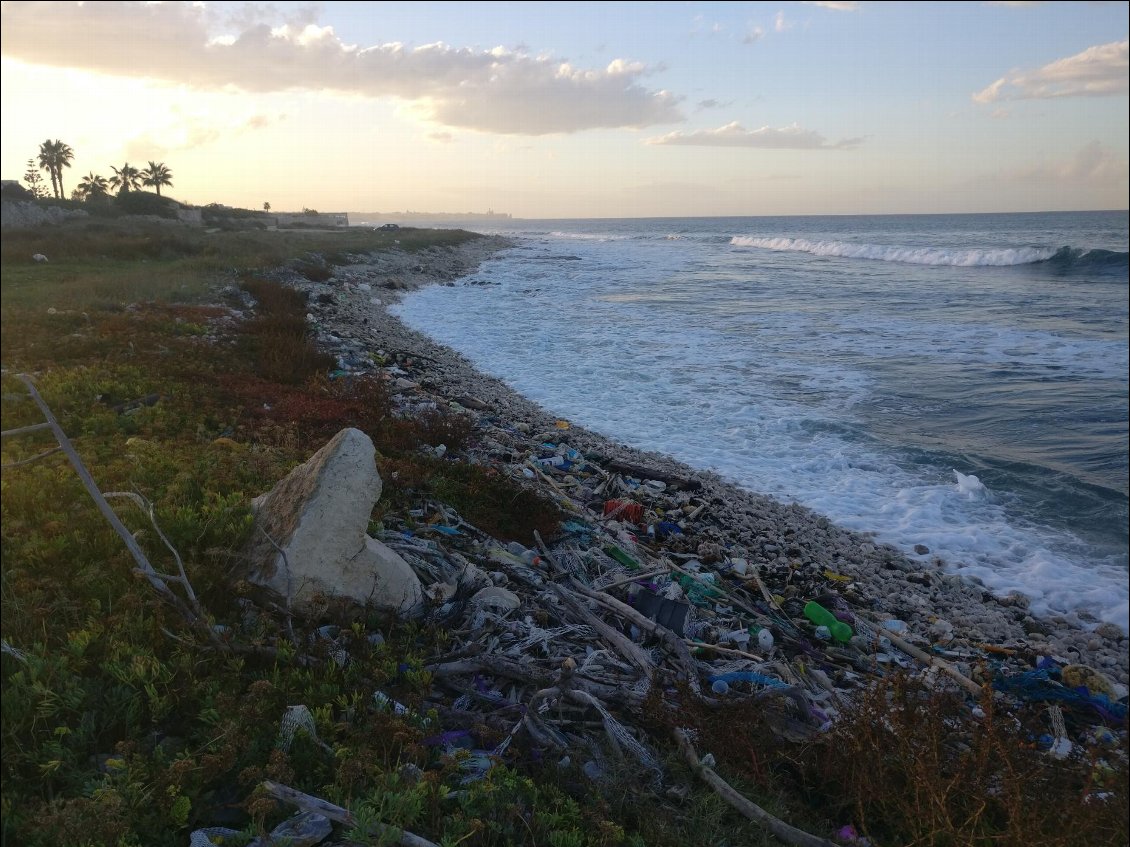 ...pas si beau que ça avec tous ces déchets. Lamentable de voir ça dans ce pays.