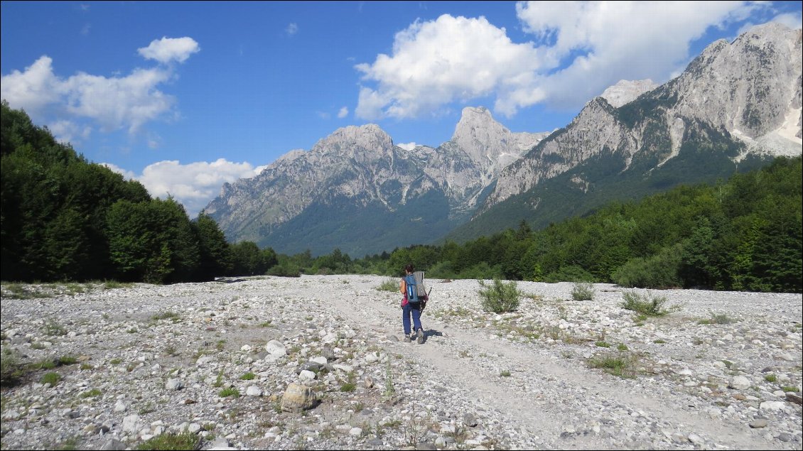 Vers le village de Valbona, au nord de l'Albanie