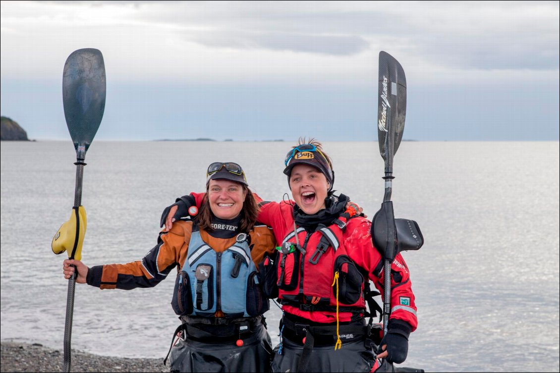 Justine Curgenven et Sarah Outen lors de leur expé en kayak de mer dans les îles Aléoutiennes