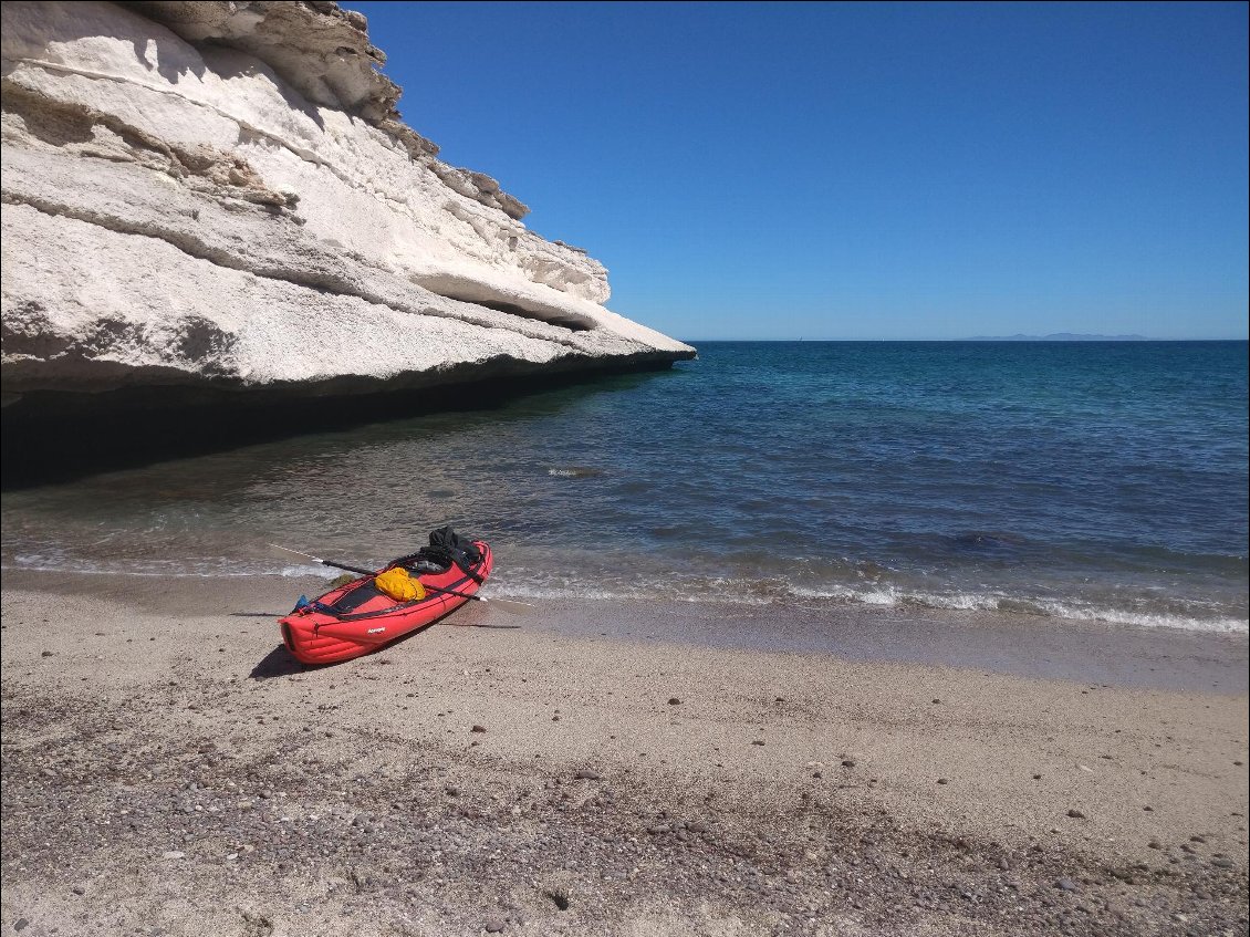 Magnifique plage qui invite au bivouac