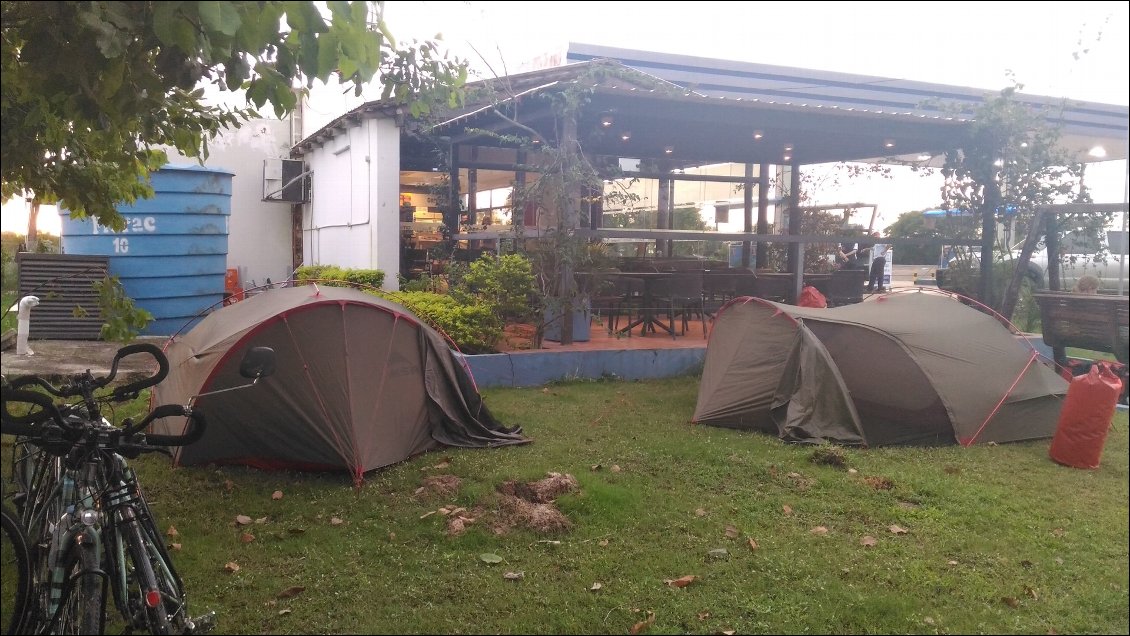 Bivouac le long de la Transchaco - Paraguay