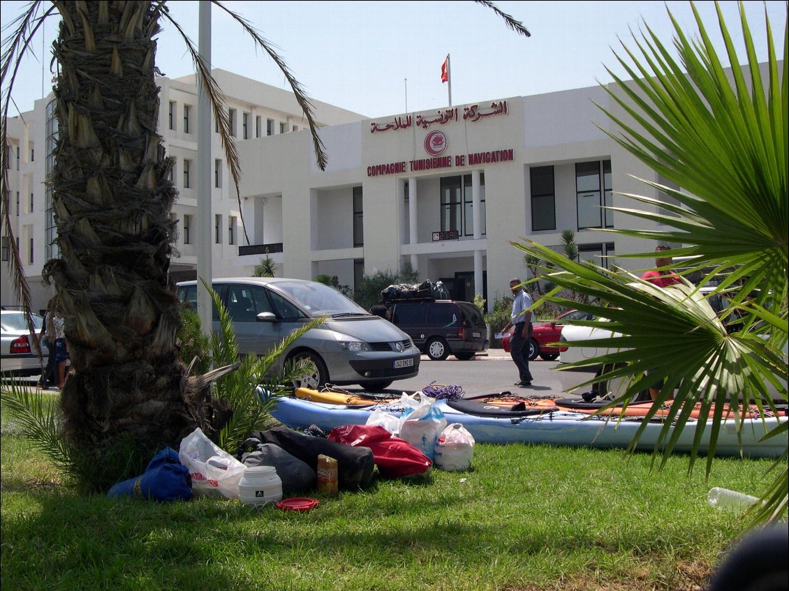 Port de Tunis. On va bientôt embarquer pour le retour en France