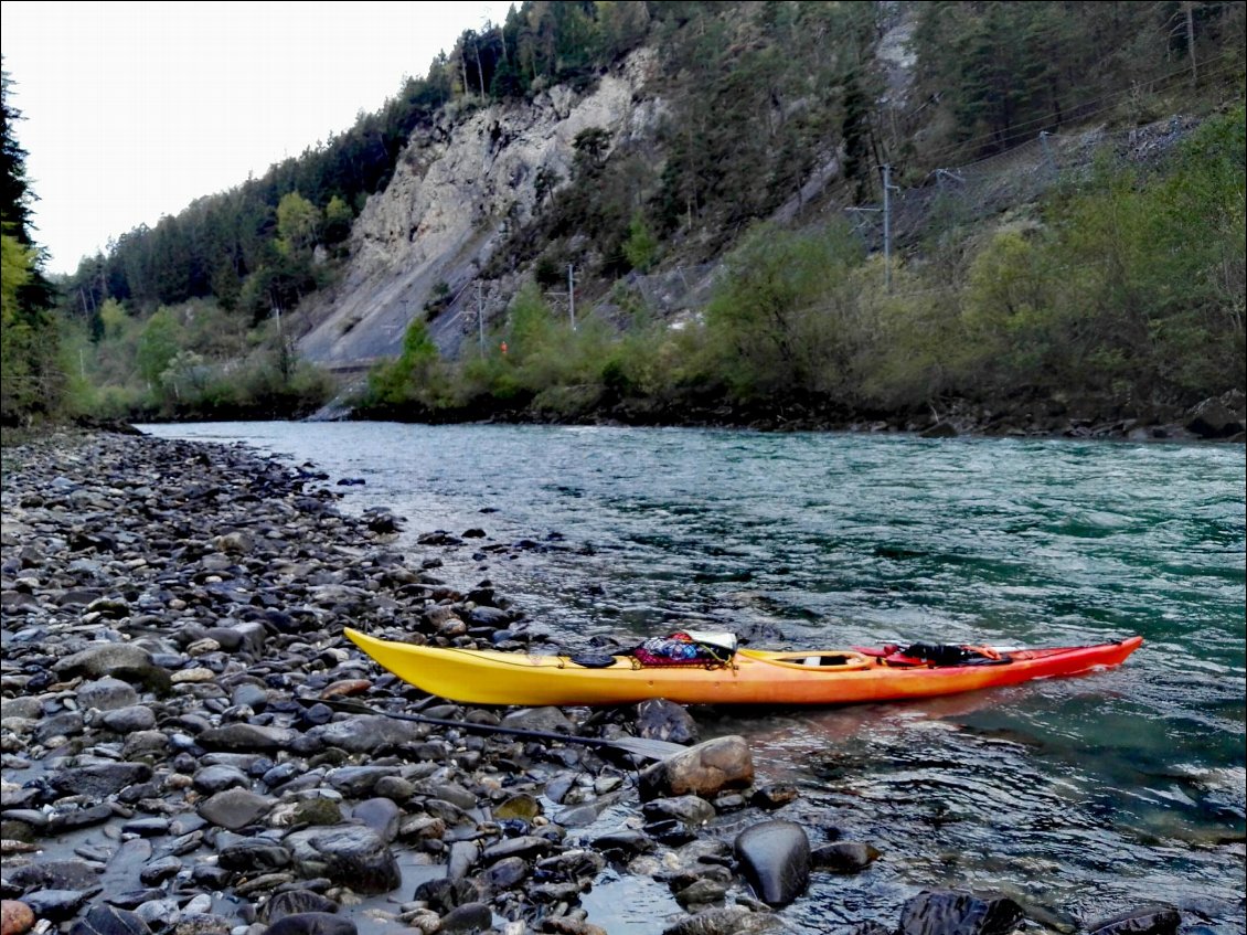 Petit arrêt pour reconnaissance dans les gorges du Rhin