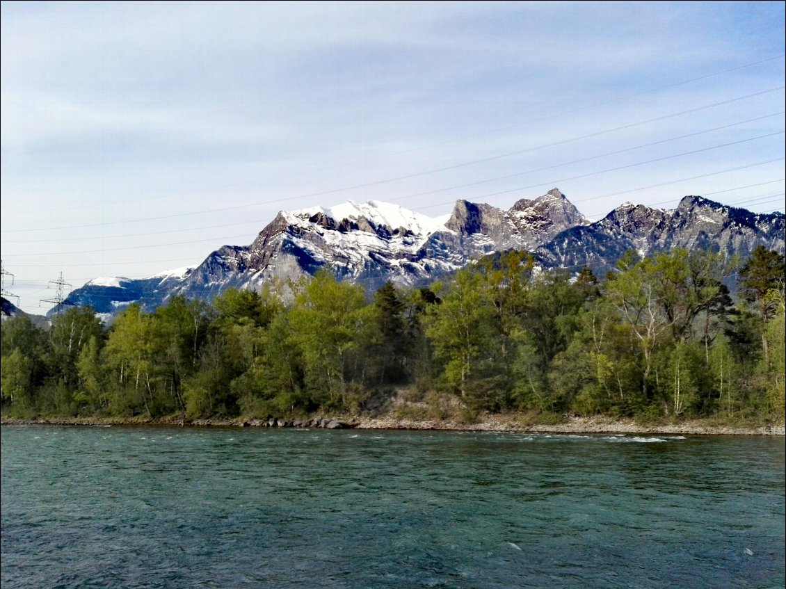 Falknis ("Faucon"). 2 560 m. Montagne frontalière entre la Suisse et le Liechtenstein