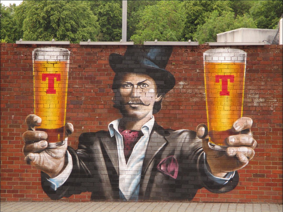 Tennent's : la biere de Glasgow.
Finalement c'est peut être plutôt ça les armoiries de Glasgow ...