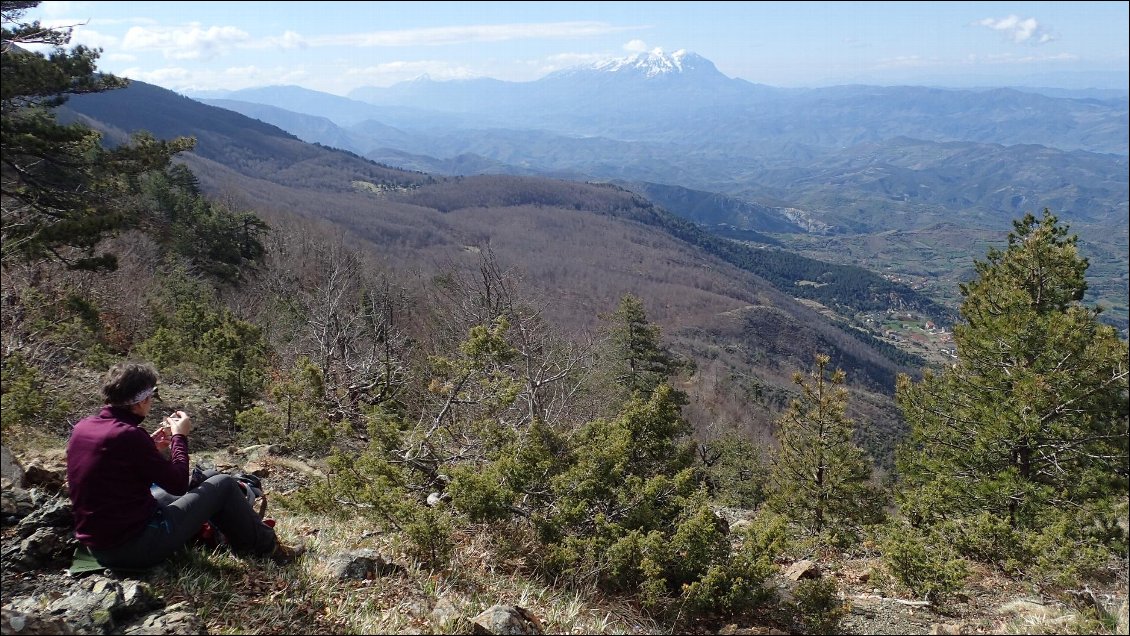 Première vue sur le massif du Tomorr vers lequel nous allons.