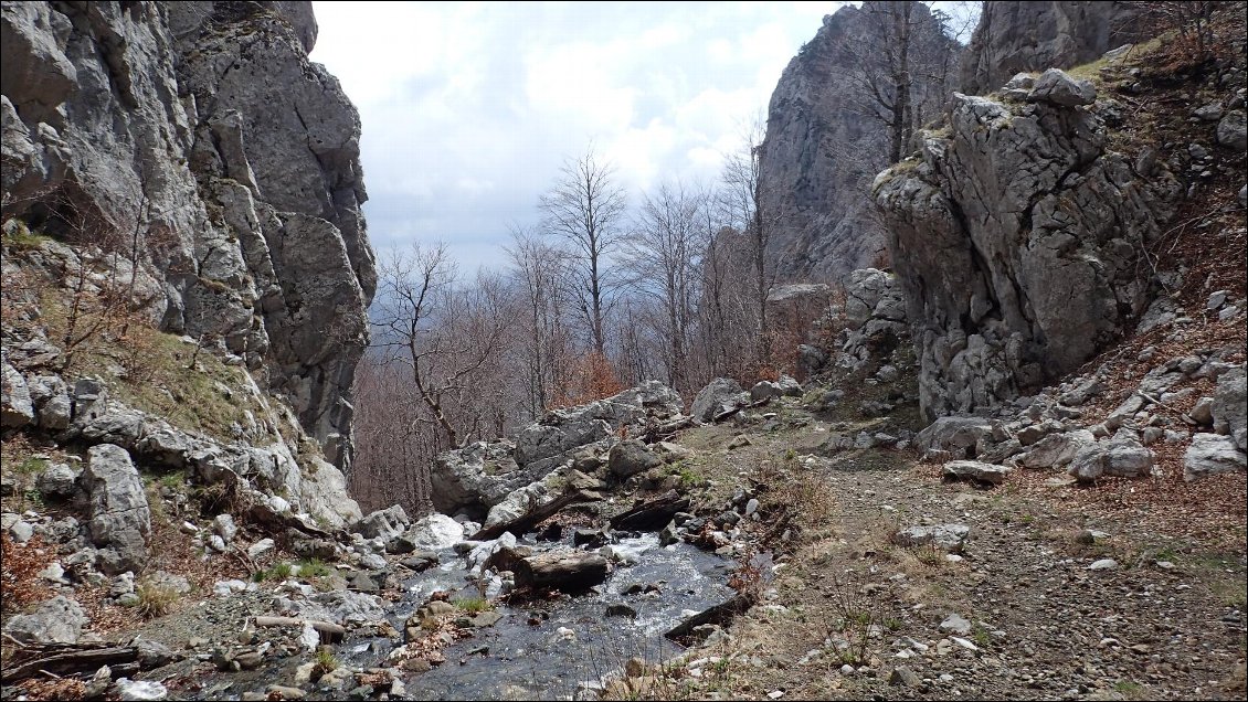 Magnifiques gorges qu'un sentier muletier permet de descendre