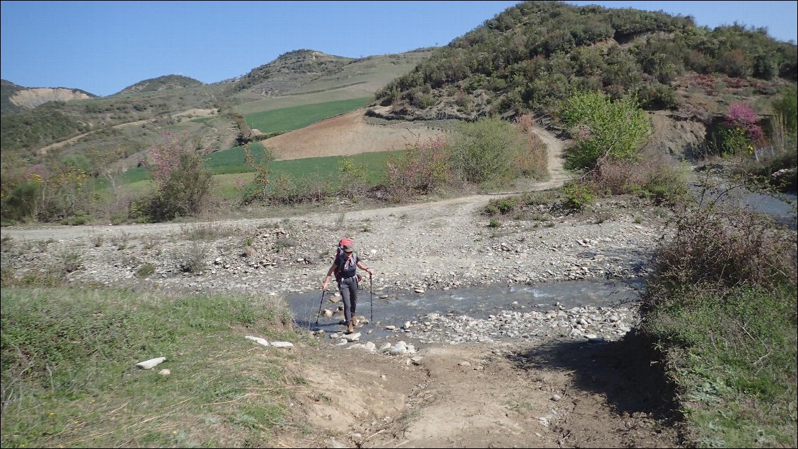 Erreur faite ici : il fallait partir à gauche dans le cours d'un ruisseau pendant quelques centaines de mètres !