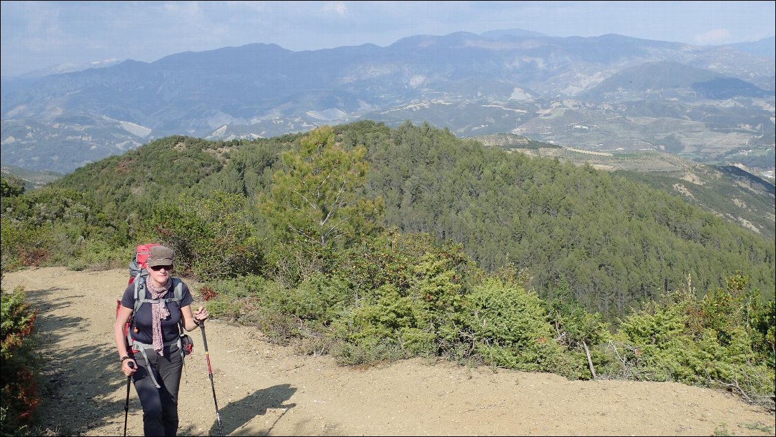 Sur la piste à travers les hameaux