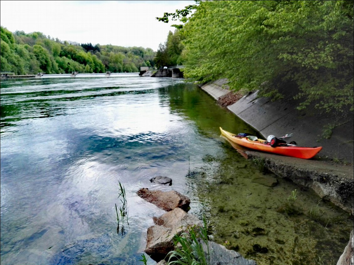 Remise à l'eau après le 3e barrage de Rheinau (CH)