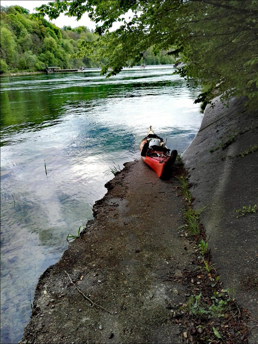 Remise à l'eau après le 3e barrage de Rheinau (CH)