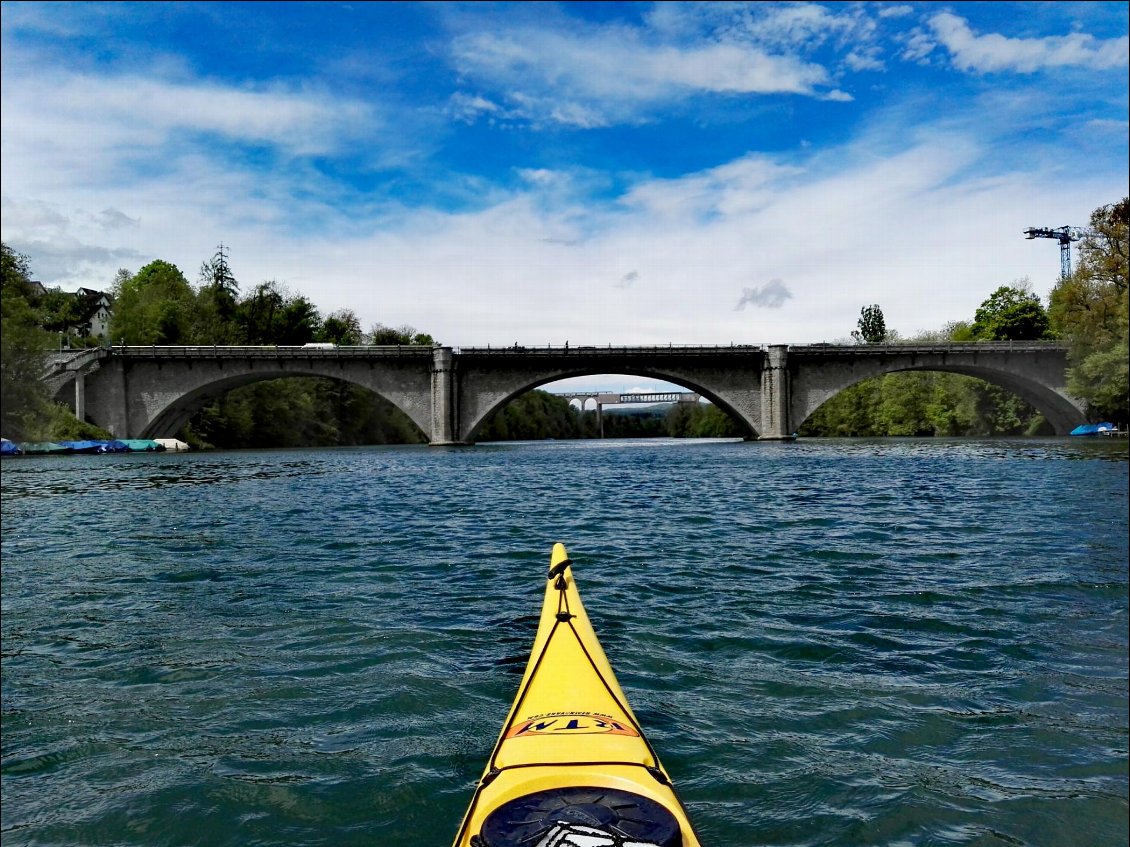 Pont d'Eglisau (CH) avec en 2e plan, le pont ferroviaire.