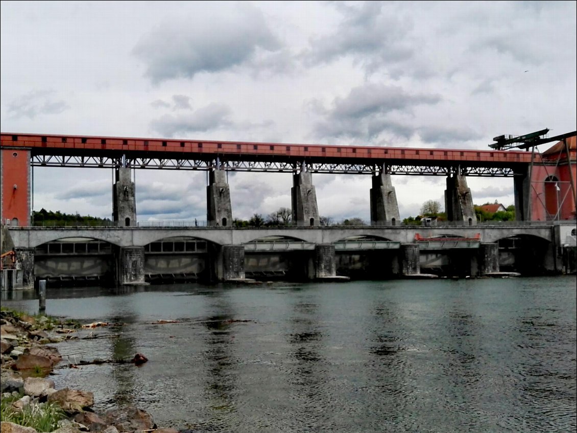 Barrage et centrale électrique d'Eglisau-Glattfelden